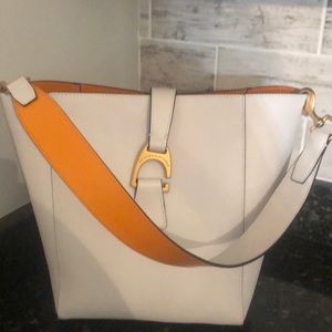 Great spring bag!! Love ❤️ it!